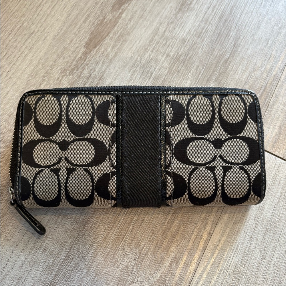 Coach Wallet - Picture 9 of 10